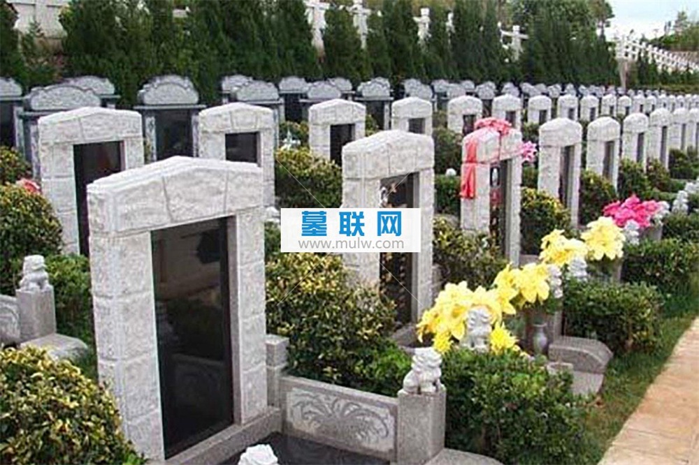 皇家龙山墓碑景观